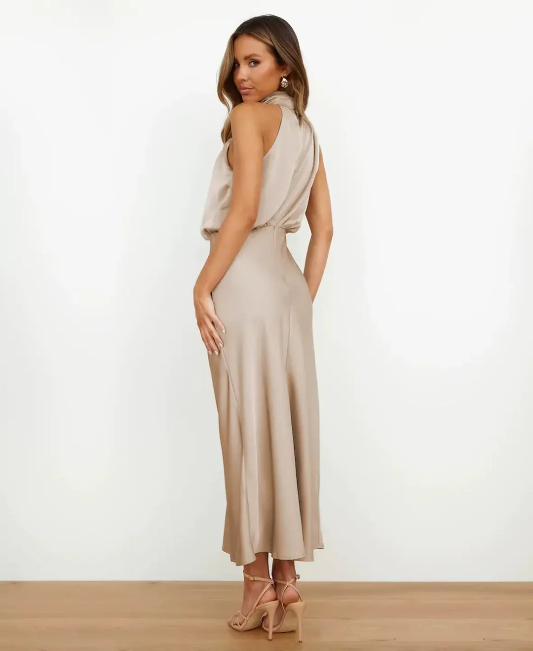 Midi jurk met satijnlook en halterhals voor dames