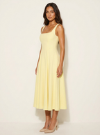 Elegante midi jurk met vierkante halslijn