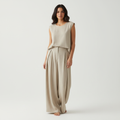 Minimalistische set met mouwloze top en soepele broek voor dames in beige