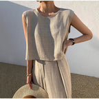 Minimalistische set met mouwloze top en soepele broek voor dames