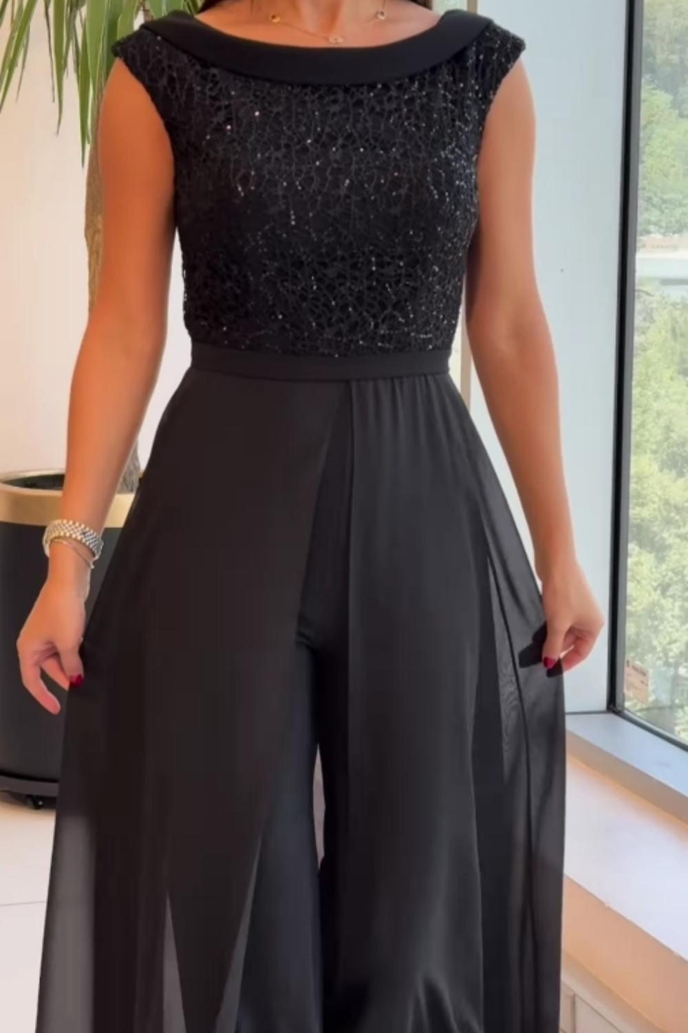 Mouwloze jumpsuit met getextureerde stof voor dames in zwart