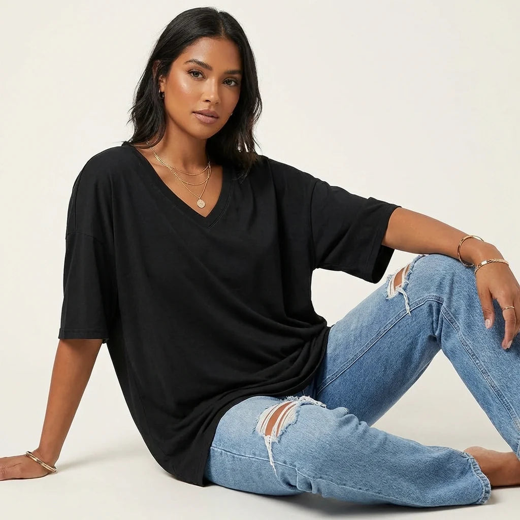 Oversized T-shirt met V-hals in zwart