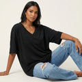Oversized T-shirt met V-hals in zwart