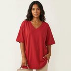Oversized T-shirt met V-hals in rood