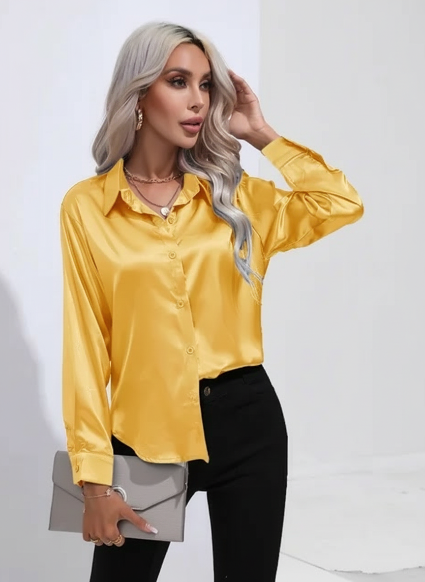 Satijnen blouse met kraag en knoopsluiting in geel