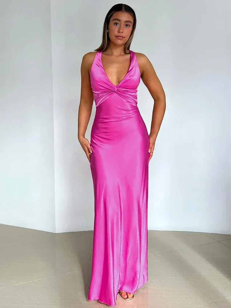 Satijnen maxi jurk met halterhals en twistdetail in roze