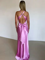 Satijnen maxi jurk met halterhals en twistdetail in violette