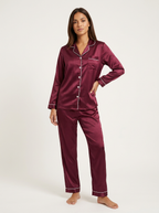 Satijnen pyjama set met knoopsluiting voor dames in burgundy