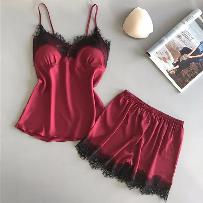 Satijnen pyjamaset met kanten afwerking voor dames