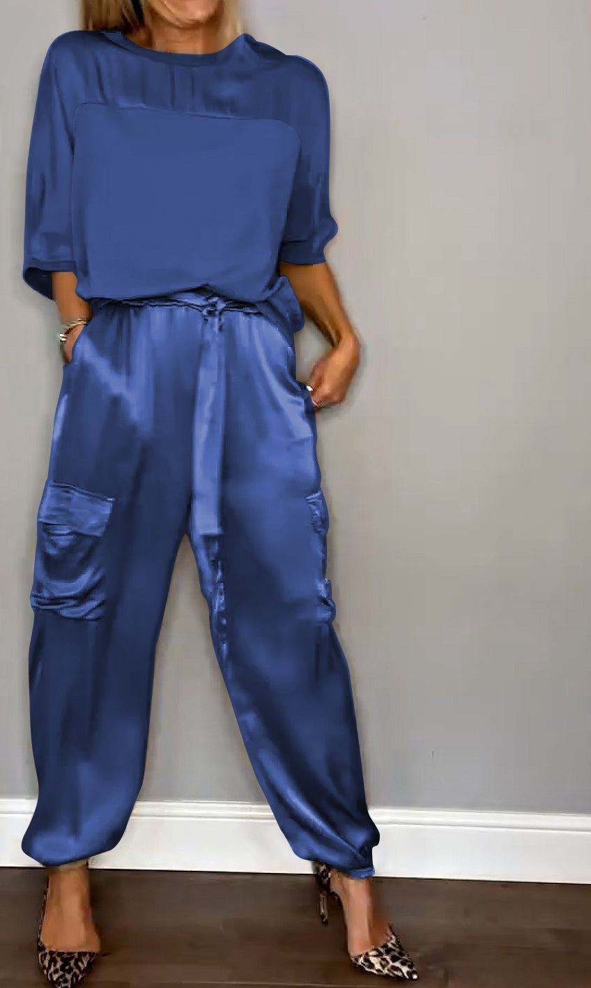 Satijnen set met cargobroek voor dames in blauw