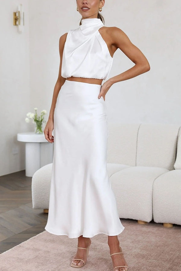Satijnen set met haltertop en maxi rok in wit