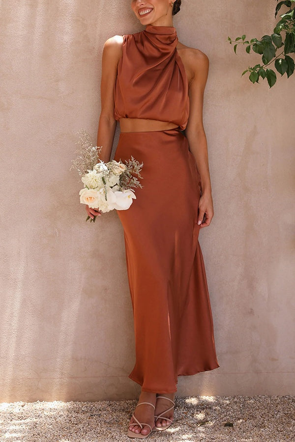Satijnen set met haltertop en maxi rok