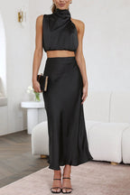 Satijnen set met haltertop en maxi rok in zwart