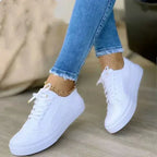 Sneakers met lichtgewicht constructie en zachte binnenvoering voor dames in wit