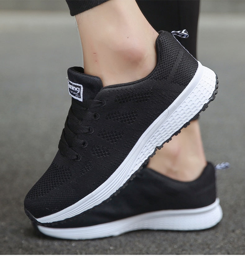 Sneakers met mesh bovenwerk en schokdempende zool voor dames