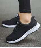 Sneakers met mesh bovenwerk en schokdempende zool voor dames