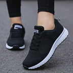 Sneakers met mesh bovenwerk en schokdempende zool voor dames in zwart