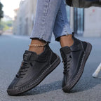 Sneakers met veters en klittenbandsluiting voor dames in zwart