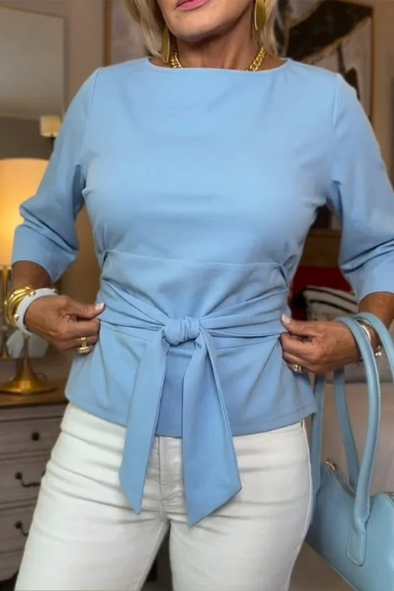 Top met strikdetail in de taille voor dames in lichtblauw