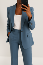 Tweedelig pak met tijdloze snit voor dames in blauw