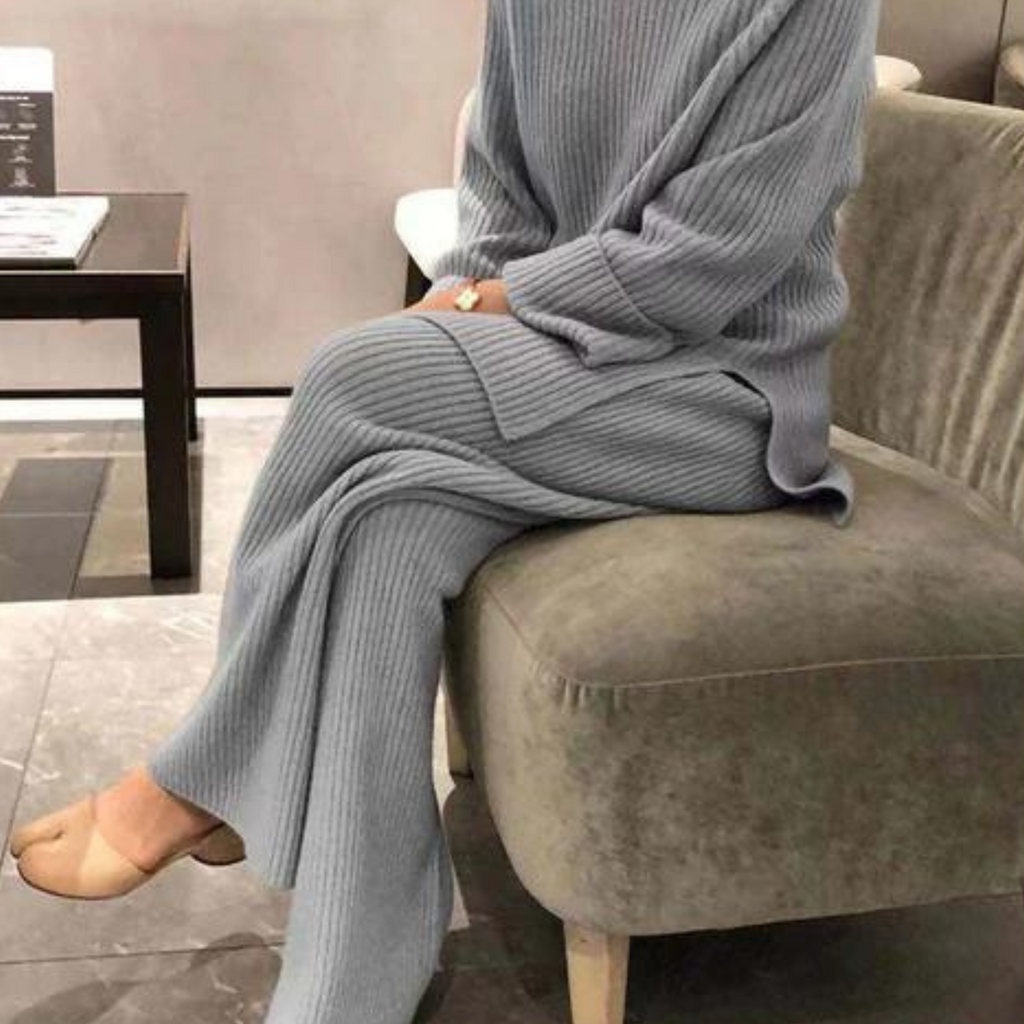 Tweedelige set met gebreide trui en broek voor dames in grijs