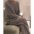 Tweedelige set met gebreide trui en broek voor dames in bruin