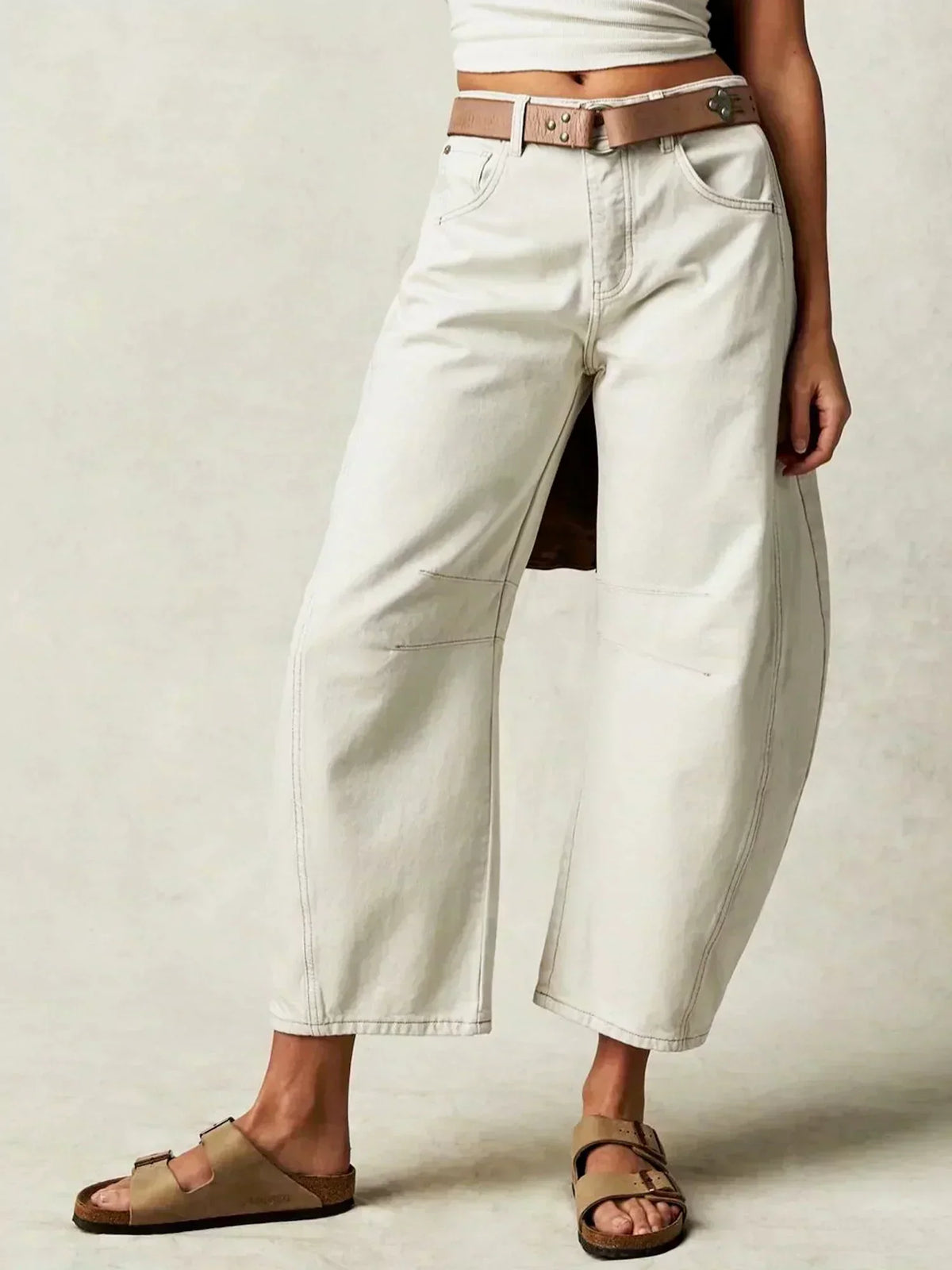 Wijde broek met luipaardprint en riemlussen voor dames in wit