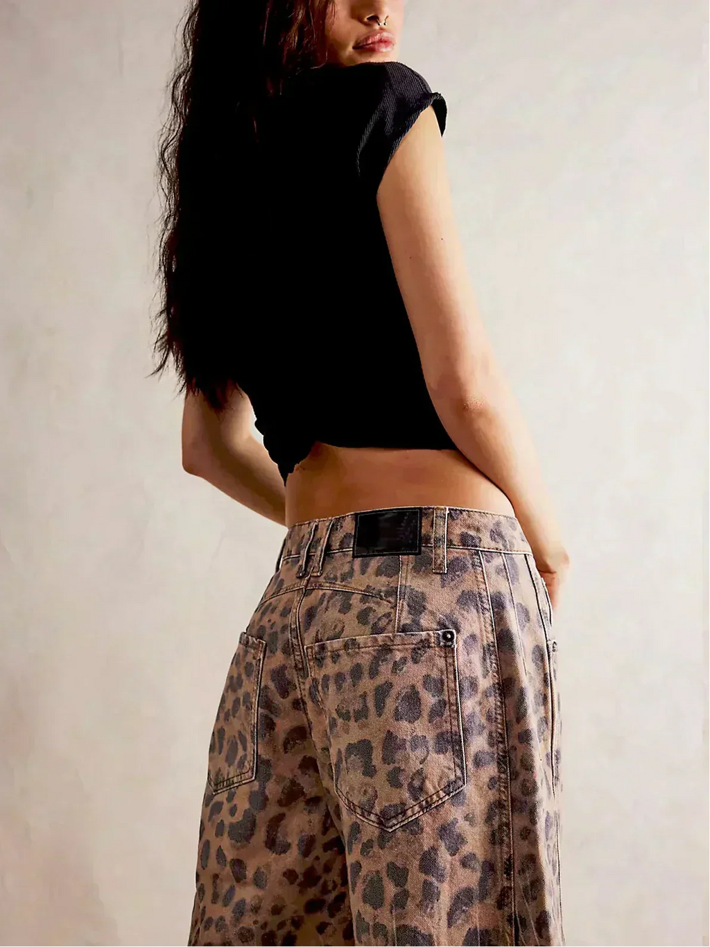 Wijde broek met luipaardprint en riemlussen voor dames