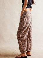 Wijde broek met luipaardprint en riemlussen voor dames
