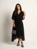 Maxi jurk met V-hals en strikdetail in zwart