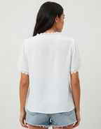 Witte blouse met kant en v-hals
