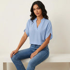 Zomerblouse met V-hals en luchtige pasvorm in blauw