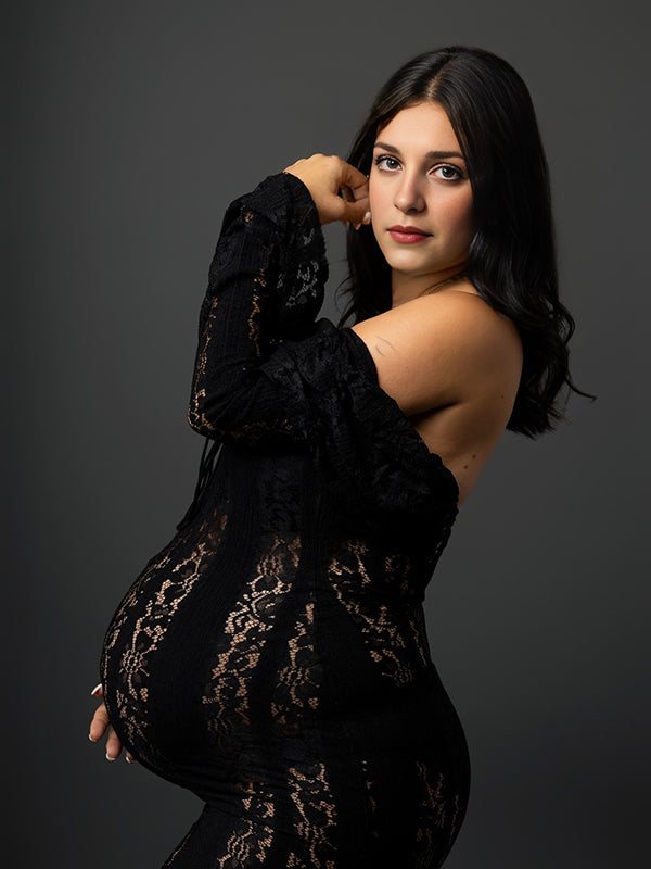 Zwangerschapsjurk met off-shoulder boothals en ruches in zwart