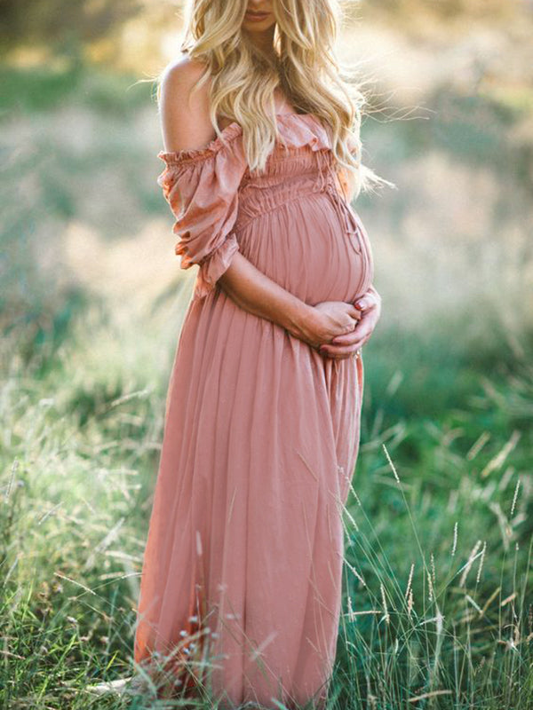 Zwangerschapsjurk met off-shoulder hals en gedrapeerde ruches in roze