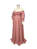 Zwangerschapsjurk met off-shoulder hals en gedrapeerde ruches in roze