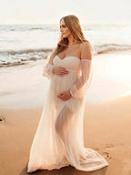 Zwangerschapsjurk met off-shoulder V-hals en tule in abrikoos